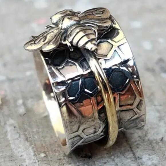 Vintage Boho Honey Bee Ring - Intricate Bee Design - Silver Electro-Plated - Picture 2 of 3